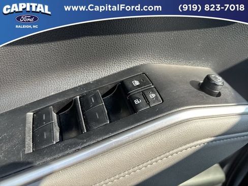 Used 2023 Toyota Highlander LE FWD image 21