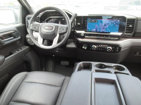 Used 2024 GMC Sierra 1500 SLT AWD/4WD image 14