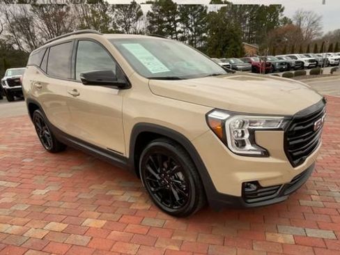 Used 2023 GMC Terrain SLT w/ Infotainment Package II image 3