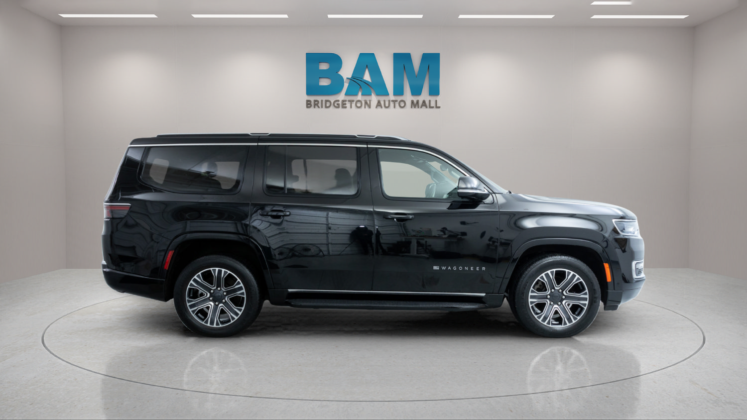 Used 2023 Jeep Wagoneer Series II AWD/4WD image 2
