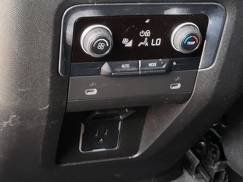 Used 2023 Chevrolet Suburban Z71 AWD/4WD image 15