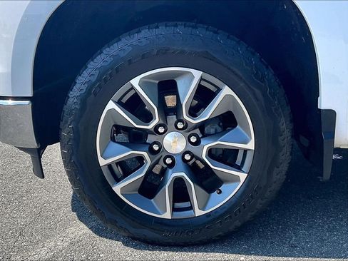 Used 2023 Chevrolet Silverado 1500 LT AWD/4WD image 7