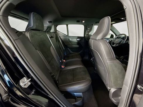 Used 2020 Volvo XC40 T4 R-Design FWD image 27