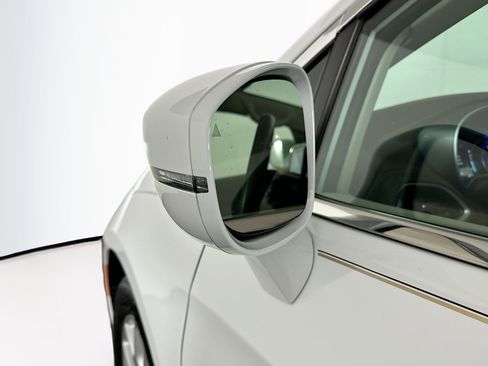 Used 2021 Chrysler Pacifica Touring-L image 16