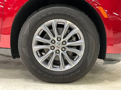 Used 2024 Buick Enclave Essence image 11