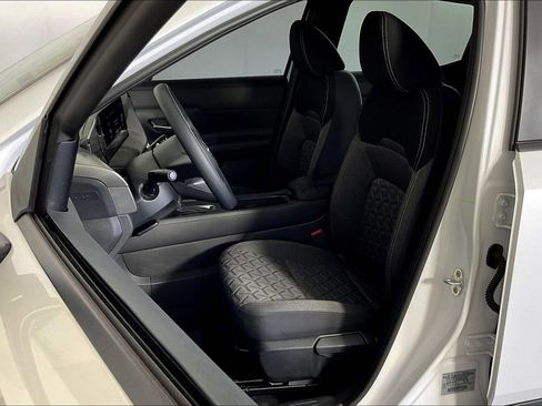 Used 2025 Nissan Kicks SV image 14