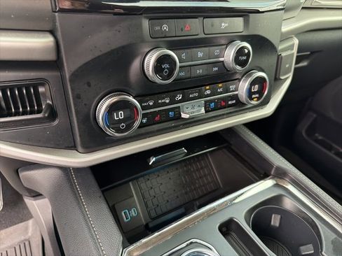 Used 2024 Ford Expedition XLT image 20