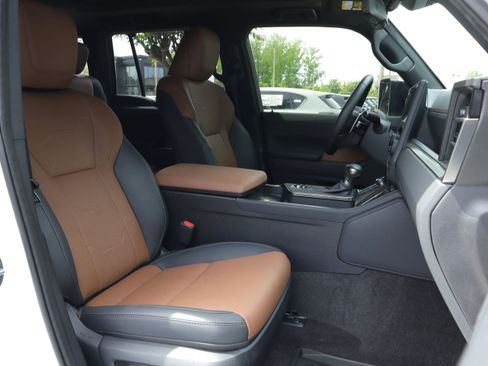 Used 2024 Lexus GX 550 w/ Accessory Package (Z1) AWD/4WD image 30