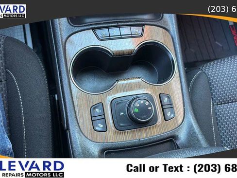 Used 2021 GMC Acadia SLE w/ Driver Convenience Package image 19