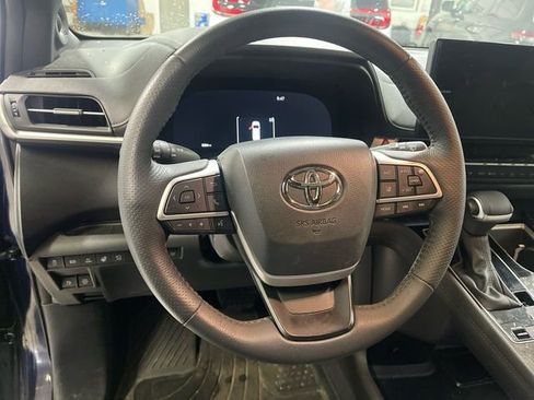 Used 2025 Toyota Sienna Platinum AWD/4WD image 10