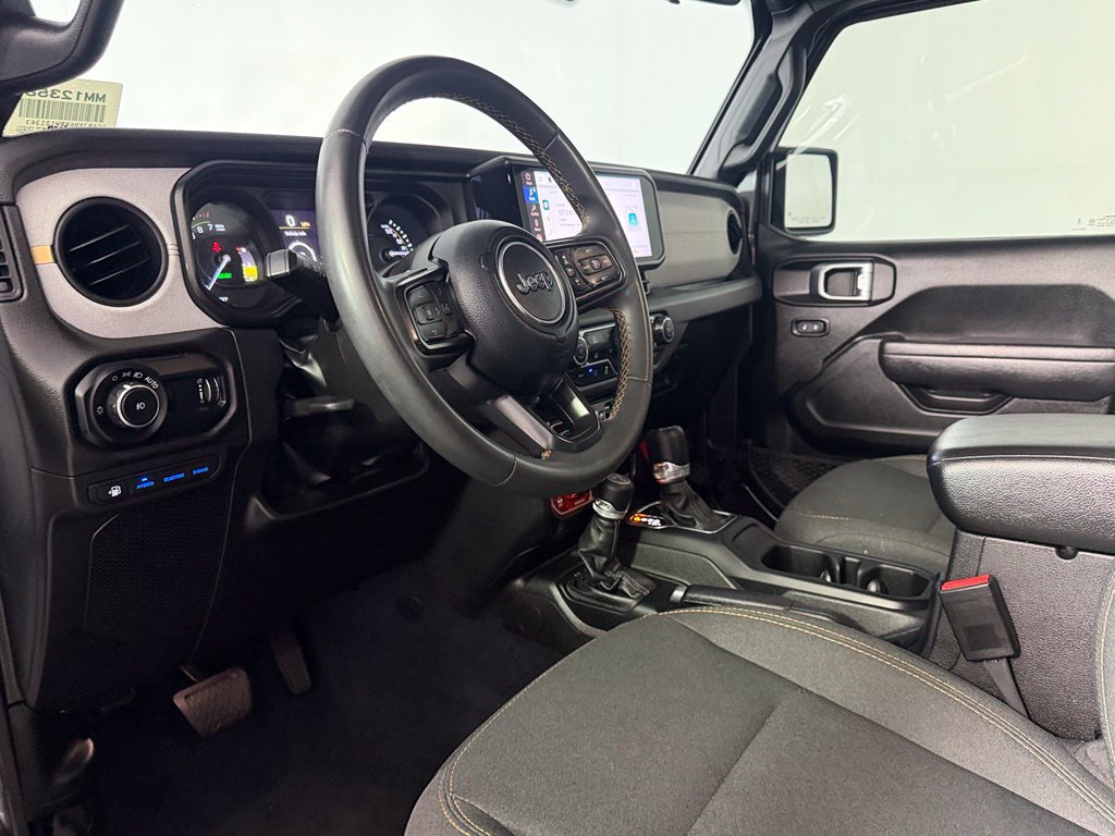 Used 2024 Jeep Wrangler Unlimited AWD/4WD image 17