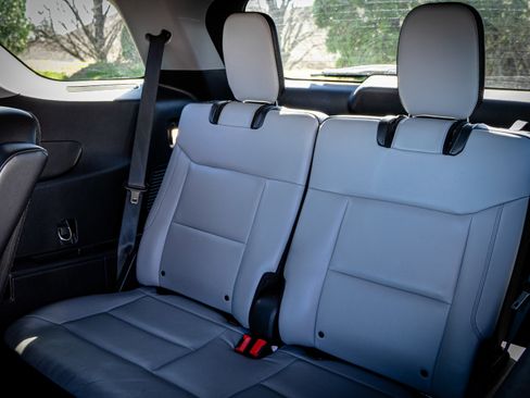 Used 2021 Ford Explorer XLT w/ Equipment Group 202A image 14