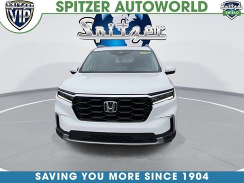 Used 2025 Honda Pilot Touring image 3