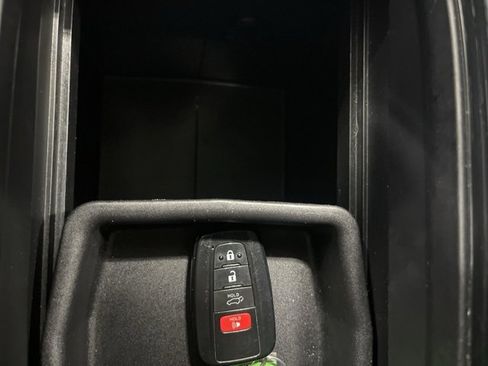 Used 2023 Toyota Highlander XLE image 21