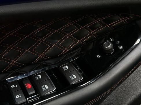 Used 2022 Jeep Grand Cherokee Summit w/ Advanced Protech Group IV AWD/4WD image 24