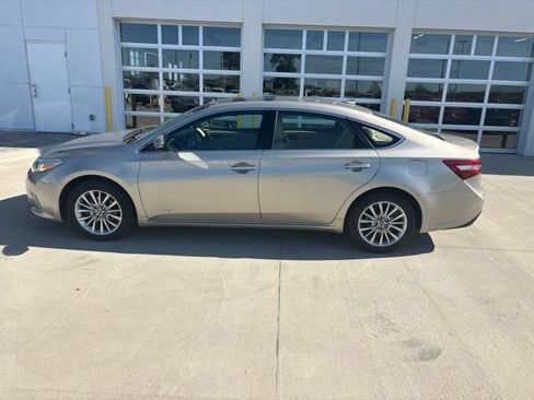 Used 2017 Toyota Avalon Limited w/ All Weather Liner Package FWD image 6