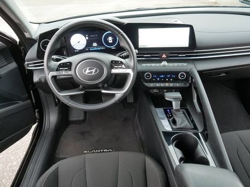 Used 2024 Hyundai Elantra SEL w/ Convenience Package FWD image 21
