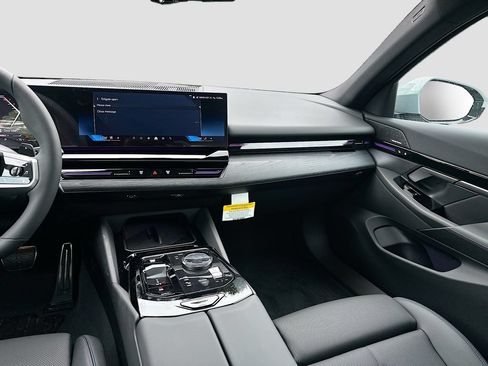 Used 2026 BMW 530i w/ M Sport Package RWD image 25