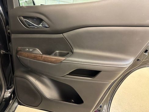 Used 2022 GMC Acadia Denali w/ Black Diamond Edition image 29