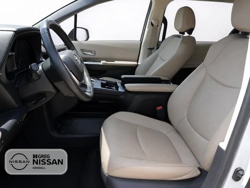 Used 2022 Toyota Sienna XLE FWD image 7