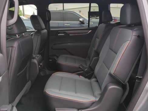 Used 2025 GMC Acadia AT4 w/ Luxury Package AWD/4WD image 13