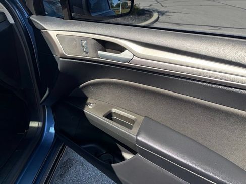 Used 2018 Ford Fusion SE w/ Fusion SE Technology Package FWD image 28
