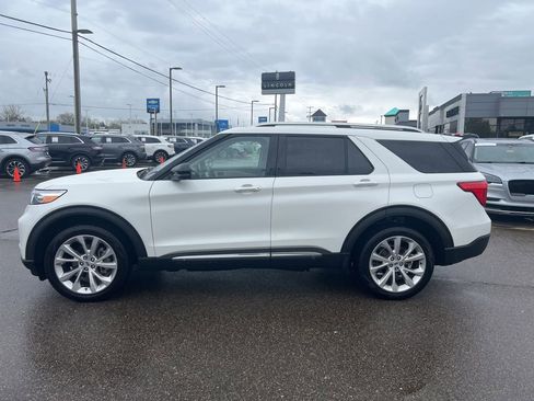 Used 2023 Ford Explorer Platinum w/ Technology Package AWD/4WD image 2