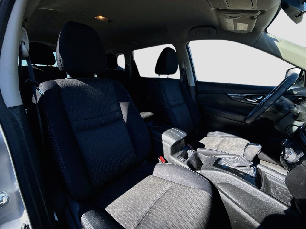 Used 2017 Nissan Rogue SV FWD image 35