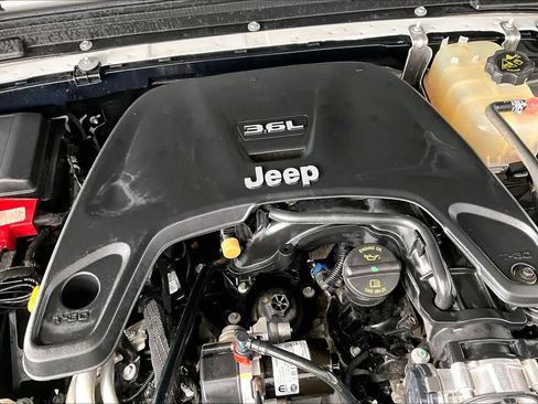 Used 2021 Jeep Wrangler Sport S AWD/4WD image 32