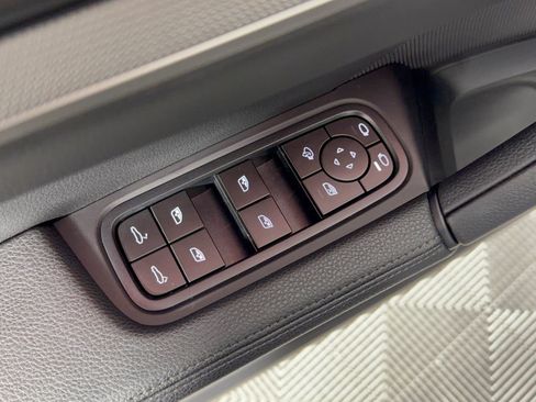 Certified 2026 Porsche Cayenne AWD/4WD image 15