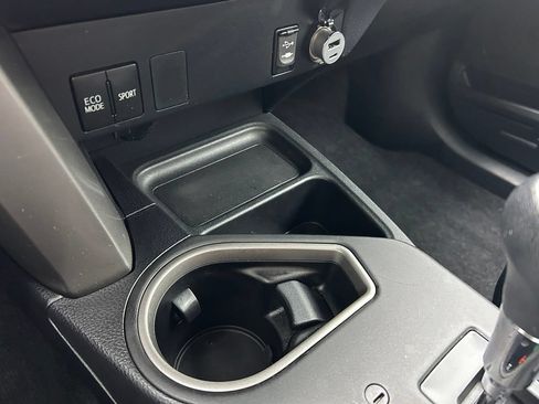 Used 2016 Toyota RAV4 LE FWD image 27