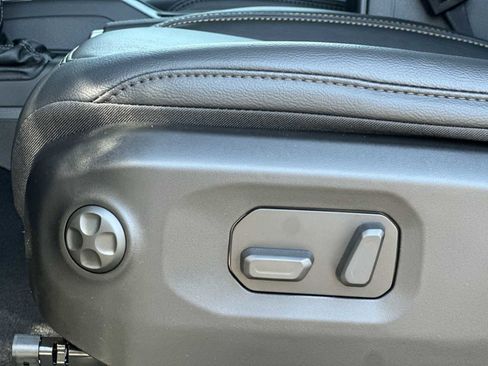 New 2025 Jeep Gladiator Sport image 14