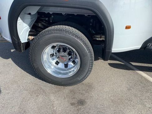 New 2026 GMC Sierra 3500 SLT w/ SLT Convenience Package AWD/4WD image 5