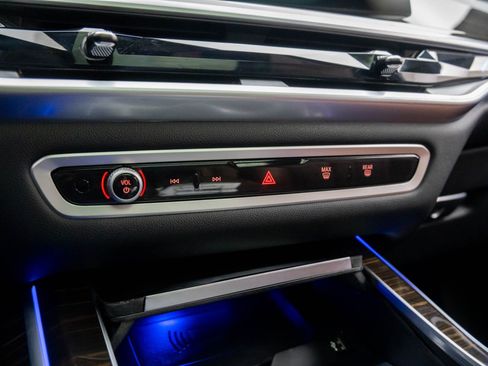 Used 2025 BMW X7 M60i image 27