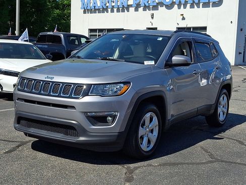 Used 2018 Jeep Compass Latitude w/ Popular Equipment Group FWD image 2