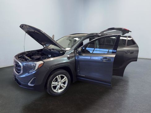 Used 2018 GMC Terrain SLE w/ Driver Convenience Package image 9