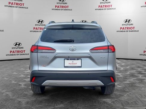 Used 2025 Toyota Corolla Cross XLE FWD image 4