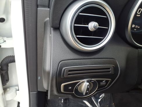 Used 2022 Mercedes-Benz GLC 300 4MATIC image 29