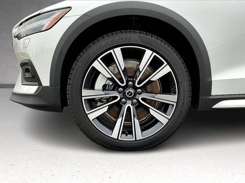 New 2026 Volvo V60 B5 Cross Country Ultra w/ Climate Package image 13