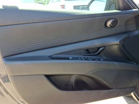 Used 2025 Hyundai Elantra Sport image 12