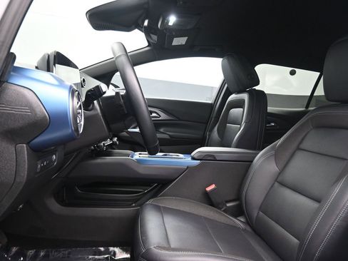 Used 2025 Chevrolet Equinox EV LT w/ Convenience Package image 17