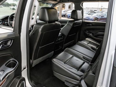 Used 2018 Chevrolet Suburban LT image 40