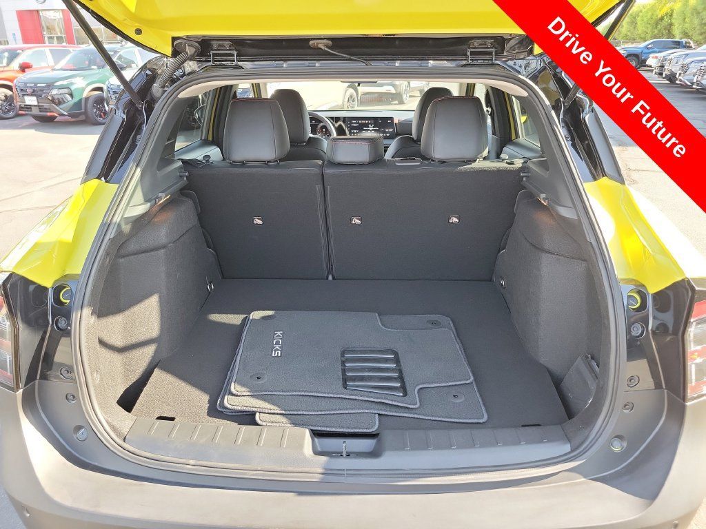 Used 2025 Nissan Kicks SR AWD/4WD image 26