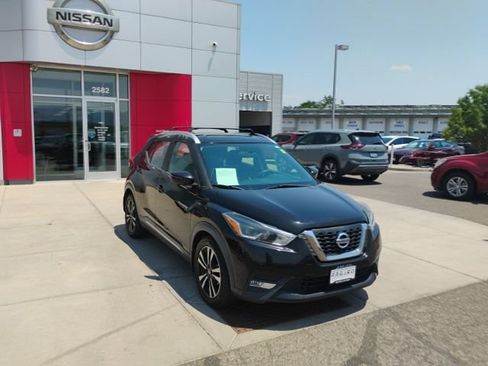 Used 2018 Nissan Kicks SR FWD image 3