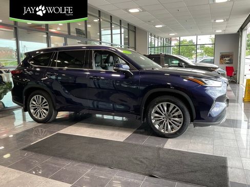 Used 2023 Toyota Highlander Platinum AWD/4WD image 1
