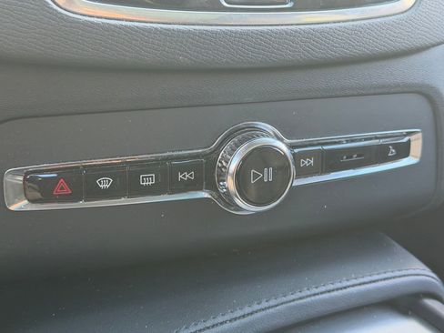 Used 2024 Volvo XC90 B5 Core image 40