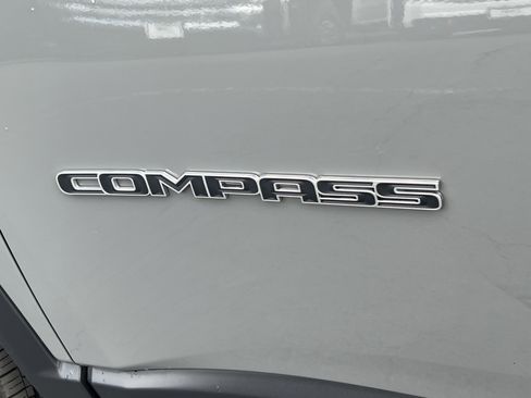 Used 2023 Jeep Compass Latitude AWD/4WD image 9