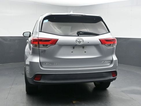 Used 2017 Toyota Highlander XLE image 7