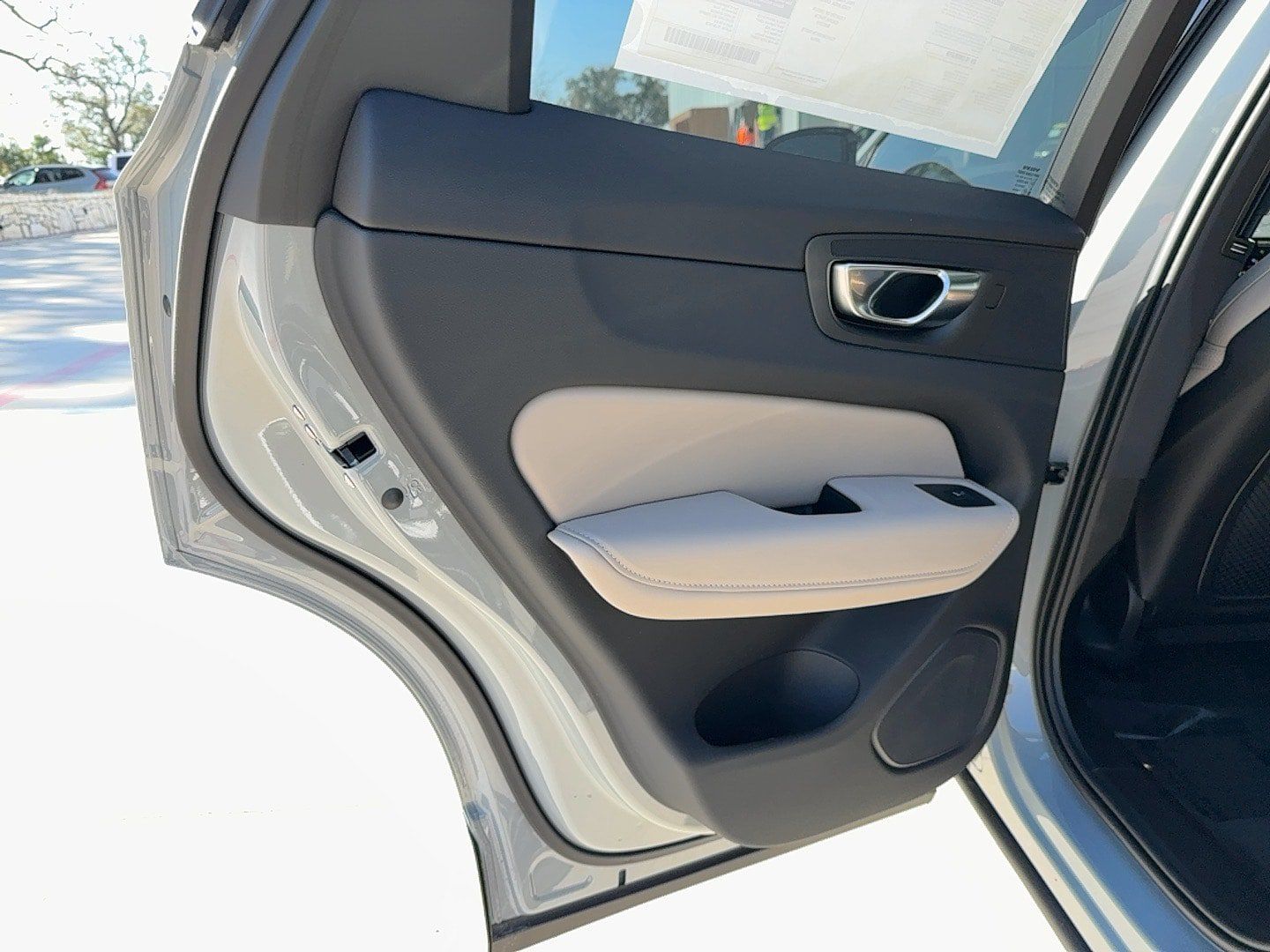 New 2026 Volvo XC60 B5 Plus w/ Protection Package Premier AWD/4WD image 14