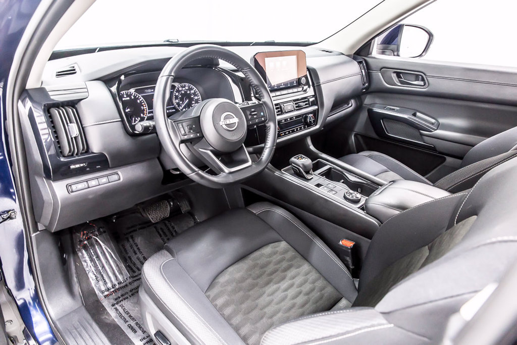 Used 2025 Nissan Pathfinder SV AWD/4WD image 25